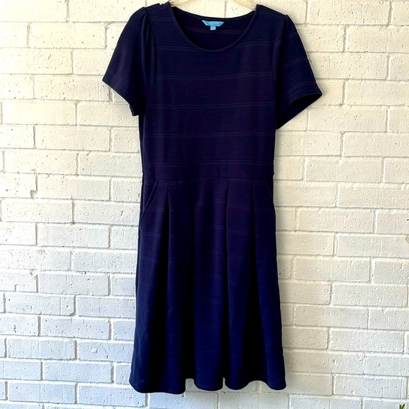 DraperJames RSVP Knit Fit & Flare Dress Short Sleeve Sz L Pleated Navy Pockets - Picture 1 of 11